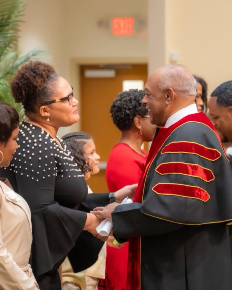 Image for the Tweet beginning: Happy Sunday, First family! The